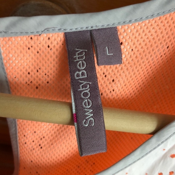 Sweaty Betty Crop Top - Picture 2 of 8